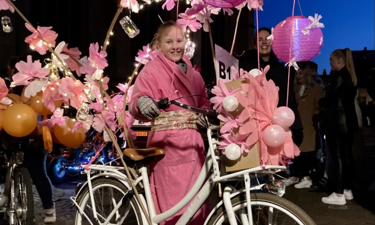 Lopend vuurtje & Sakura winnen de Lampionoptocht